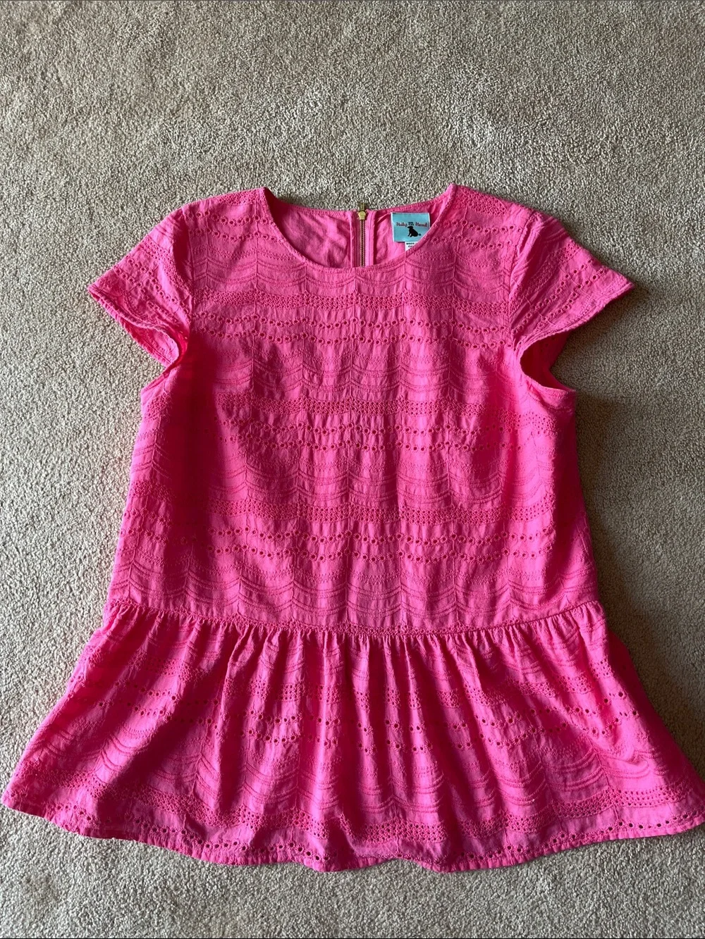 Like New ladies Haley & the Hound top! Sz.M, Beautiful bright pink w gold zipp